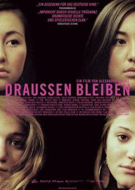 Draußen bleiben – Valentina Llazicani, Suli Kurban, Diana Cisse, Zulpi Kurban, Burkibar Cisse – Alexander Riedel – Filme, Kino, DVDs Dokumentation Dokufilm – Charts & Bestenlisten