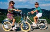 Baden-Württemberg: Kinder beim Radfahren im Schwarzwald - © Walter Storto/DZT