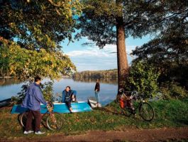 Brandenburg: Ruppiner Land, Radfahrer am See - © Brandenburg TMB