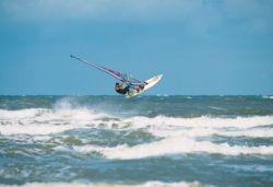 Niedersachsen: Insel Norderney/Ostfriesland, Surfen auf der Nordsee - © Topel Kommunikation GmbH