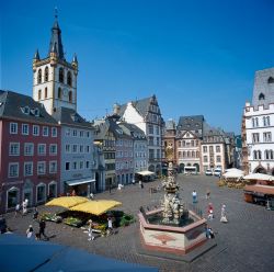 Rheinland-Pfalz: Hauptmarkt in Trier - © Walter Storto/DZT