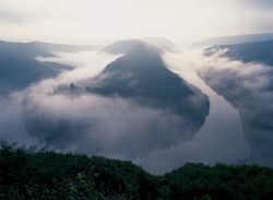 Saarland: Saarschleife im Nebel - © Hans Peter Merten/DZT