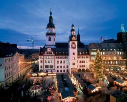 Sachsen: Chemnitz, Weihnachtsmarkt am Alten Rathaus - © Joachim Messerschmidt/DZT