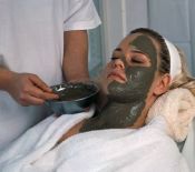 Thüringen: Wellness, Frau mit Moormaske - © Thüringer Tourismus GmbH